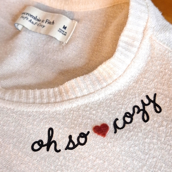 A&F Women's "oh so cozy" sweater - Picture 1 of 12